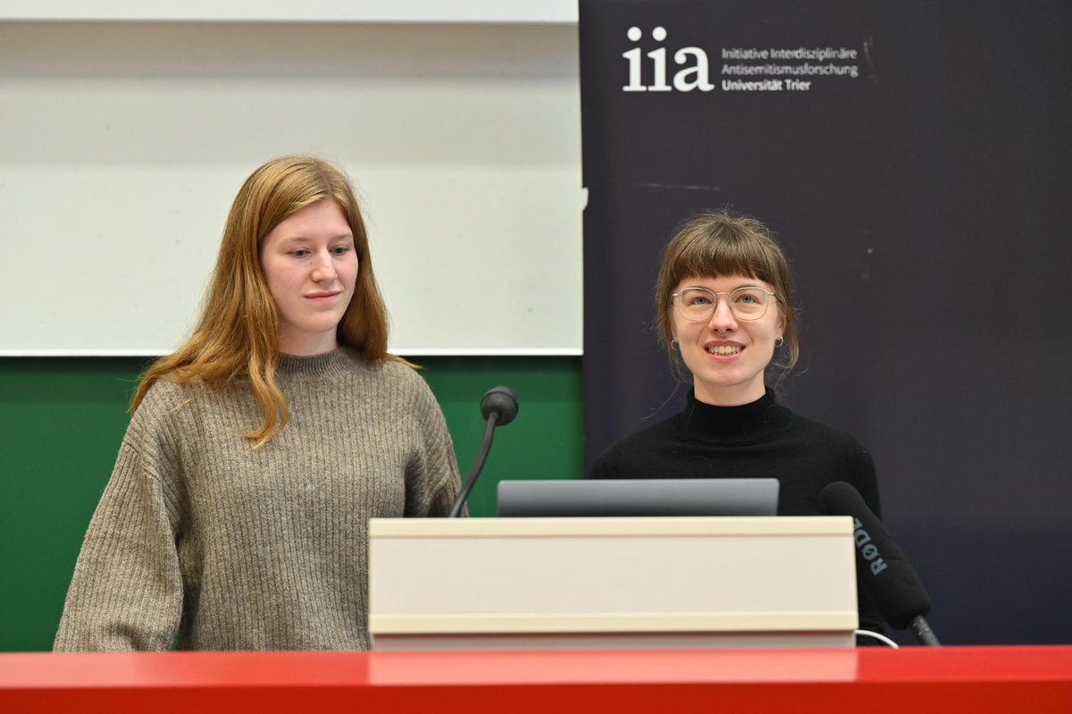 iia_trier's tweet photo. Im letzten Panel des Tages zu #Antisemitismus in #Schule und #Universität stellen Sophie Döhlert und Leonie Nanzka (@komp_zentrum) die Ergebnisse von qualitativen Befragungen von jüdischen und nicht-jüdischen Schüler:innen zu Antisemitismus im Kontext Schule vor https://t.co/DLKe1vxuO6