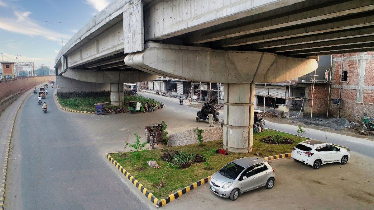 Habib_Const's tweet photo. Sheranwala Flyover near EK and Do Moria Pull Lahore https://t.co/jCNtTYQ6QB