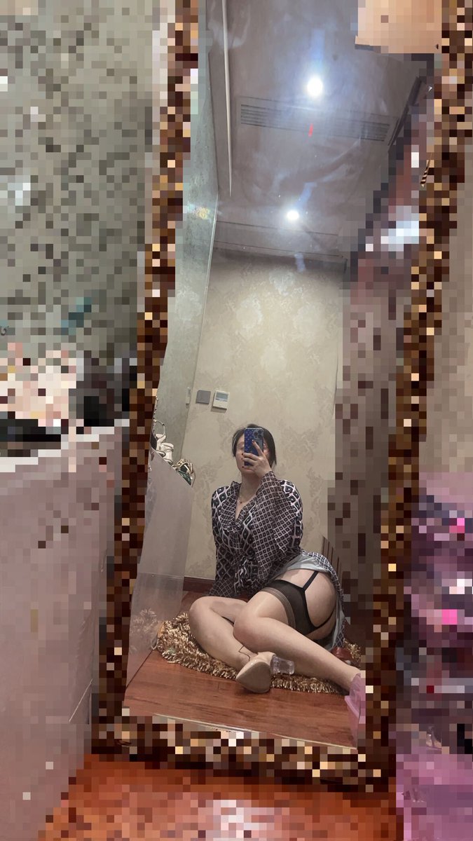 S43719087's tweet photo. 狗狗们想不想在女王的脚底下

#女S #女王 #丝袜 #调教 #性感 #御姐 #巨乳 #蜜桃臀
#踩踏 #足交 #口舌 #原味 #高跟鞋 https://t.co/Dw8vP6CJ8G