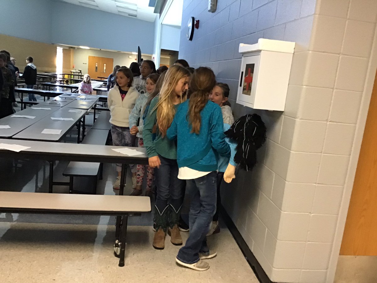 My5thGrade's tweet photo. Learning about and practicing the Heimlich @USD449 https://t.co/z4ZHnevIPE
