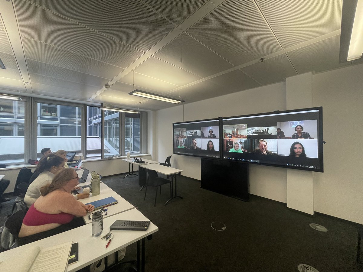 It can not get cooler than this: <a href="/CIVICA_EU/">CIVICA The European University of Social Sciences</a> course with <a href="/Alina_dra/">alina dragolea</a> <a href="/ceu/">Central European University</a> <a href="/SNSPA_oficial/">SNSPA</a> connecting two classrooms in #vienna &amp; #Bukarest with <a href="/littvay/">Levente Littvay</a> interviewing @NielsSpierings about his article about #gendergap in #populist #radical #vote- with a student from #India #online