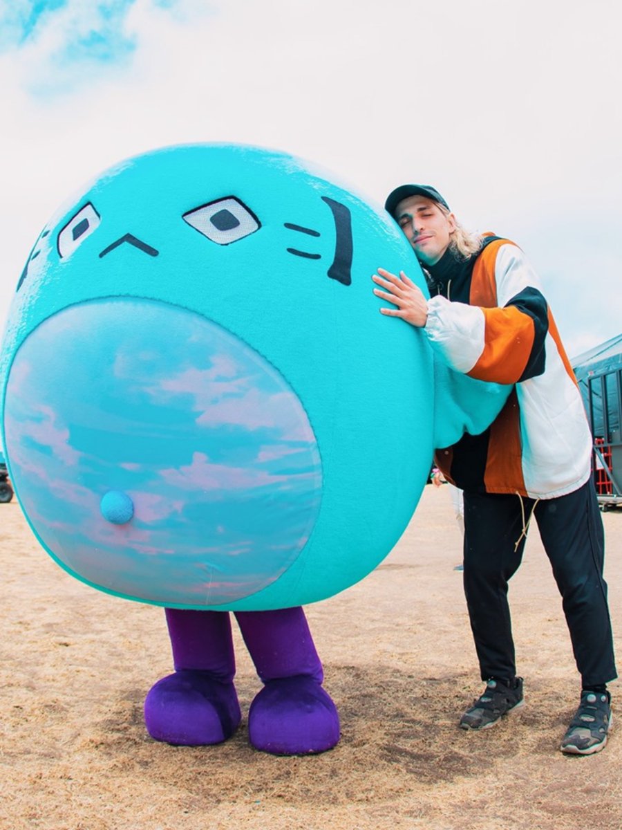 secondskyfest's tweet photo. Second Sky Festival Artist Spotlight: DJ Potaro 💠

Over 350 LBS of blue fluff and feathers, DJ @Potaro  first started gaining notoriety in 2019 for his debut performance at Second Sky 2019, which still remains one of his most iconic appearances to date. https://t.co/cfPJqhb87o