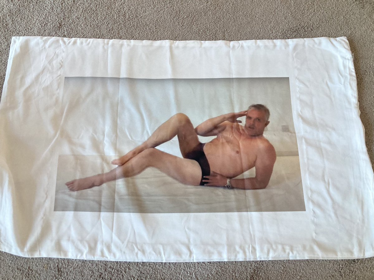 M88Wade's tweet photo. @gdavies when you get the best birthday present! My new pillowcase😂 https://t.co/vFdZcLWpb3