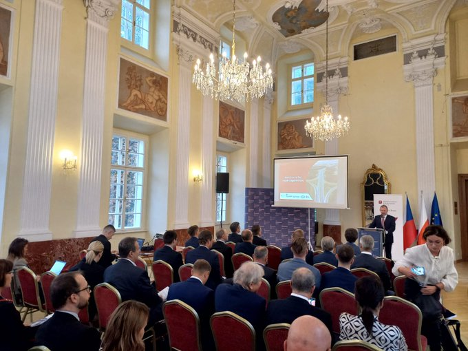 PLinCzechia's tweet photo. Zpráva z Polského logistického dne: https://t.co/joMO4ZQOmX. Děkujeme českým partnerům z @Hokomora @SysLogistiky @ORLENUnipetrol #UniCRE #SvazSpediceALogistiky.
#Fürstenberskýpalác https://t.co/2b4sprRUWM