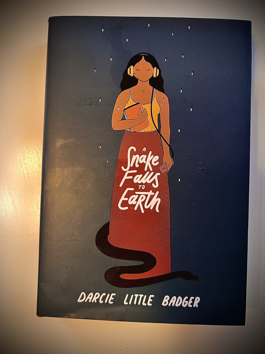 Today’s #IndigenousLiterature recommendation is #DarcyLittleBadger’s second novel, *A Snake Falls to Earth*. Wonder-full #speculativefiction that blends the real world and “the land of spirits and monsters”. Gorgeous #coverart by #MiaOhki