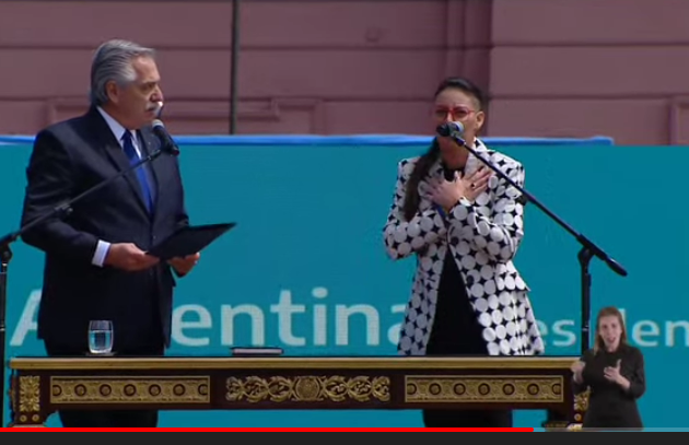 argentinoprimer's tweet photo. Iniciación de la nueva ministra https://t.co/V21UeAcPdO