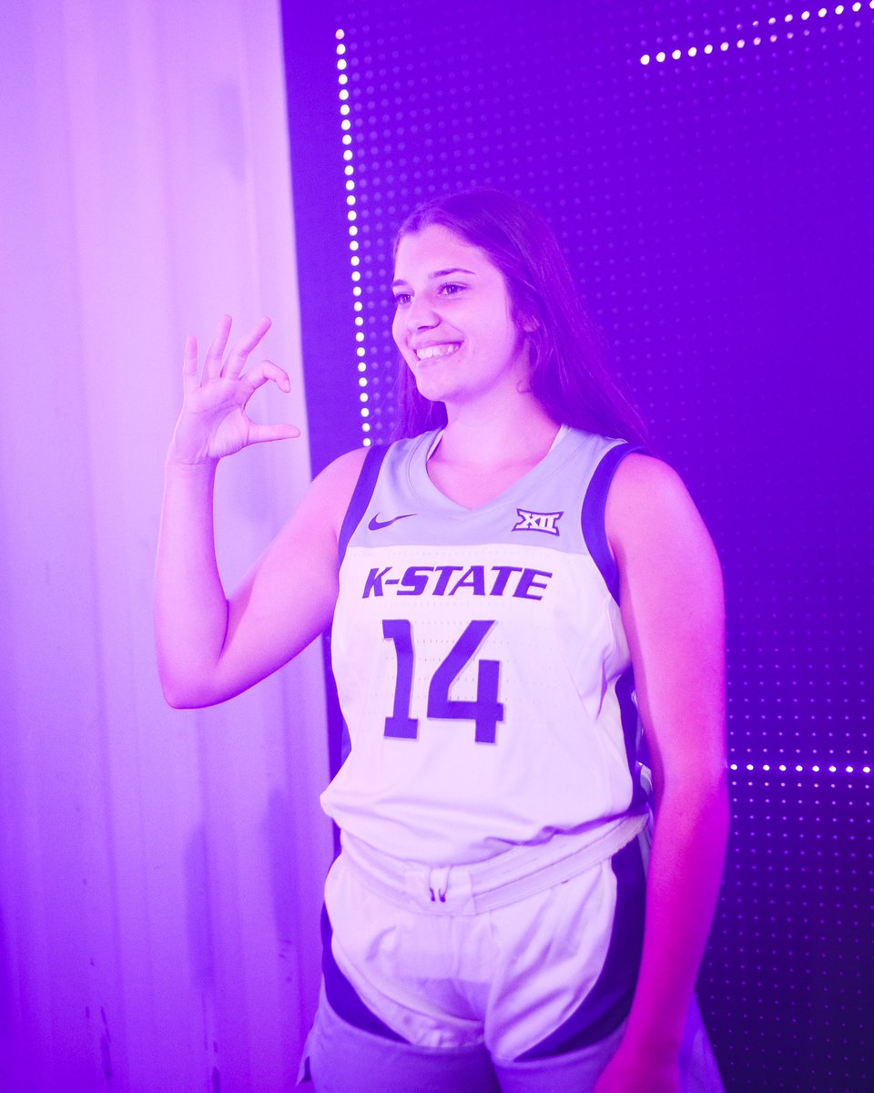 KStateWBB's tweet photo. Video shoot magic 🪄 

#KStateWBB https://t.co/yODJGOSpo8