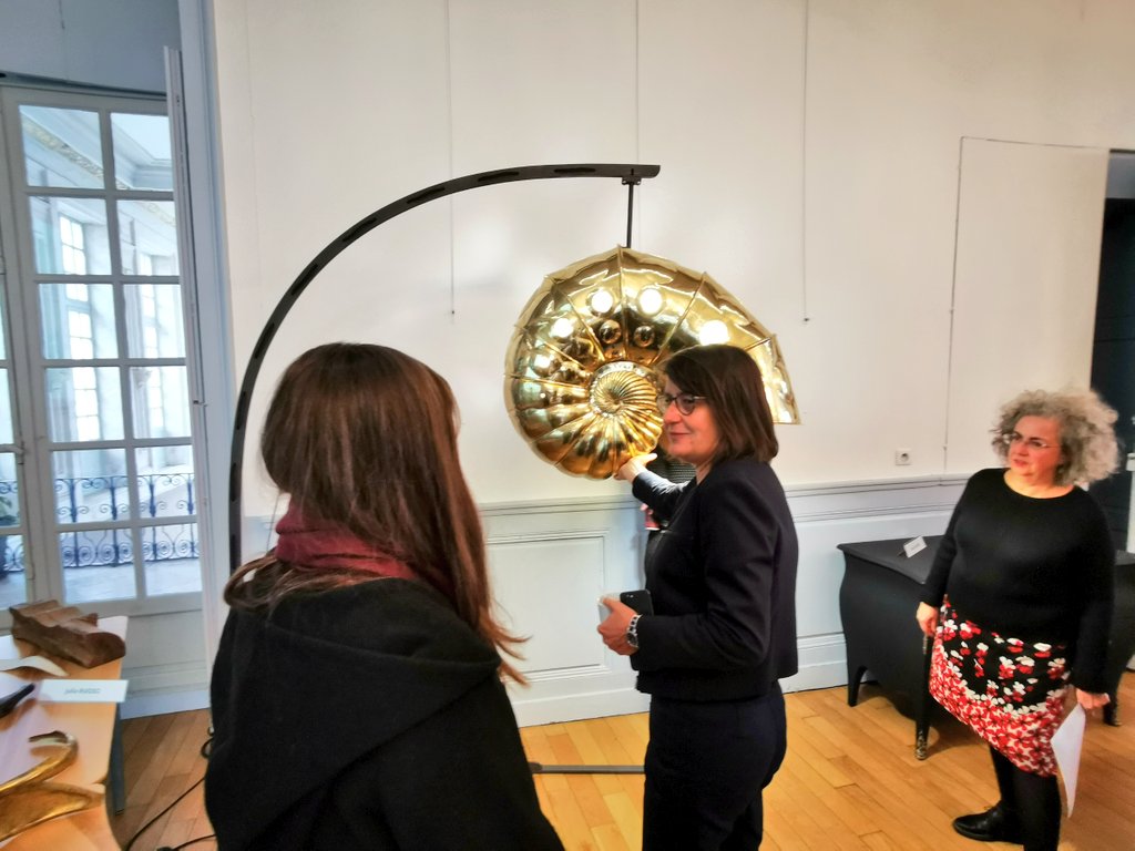 <a href="/RA_BFC/">Région académique Bourgogne-Franche-Comté</a> <a href="/AcademieDijon/">Académie de Dijon</a> <a href="/education_gouv/">Ministère Éducation nationale</a> <a href="/CGrandjean_/">Carole Grandjean</a> <a href="/CampusBfc/">Campus Maroquinerie Métiers D'art BFC</a> La rectrice <a href="/RA_BFC/">Région académique Bourgogne-Franche-Comté</a> <a href="/NathalieAlber15/">Nathalie Albert-Moretti</a> est venue découvrir les œuvres et encourager les candidats ce matin et proclamer les résultats en cette fin de journée.