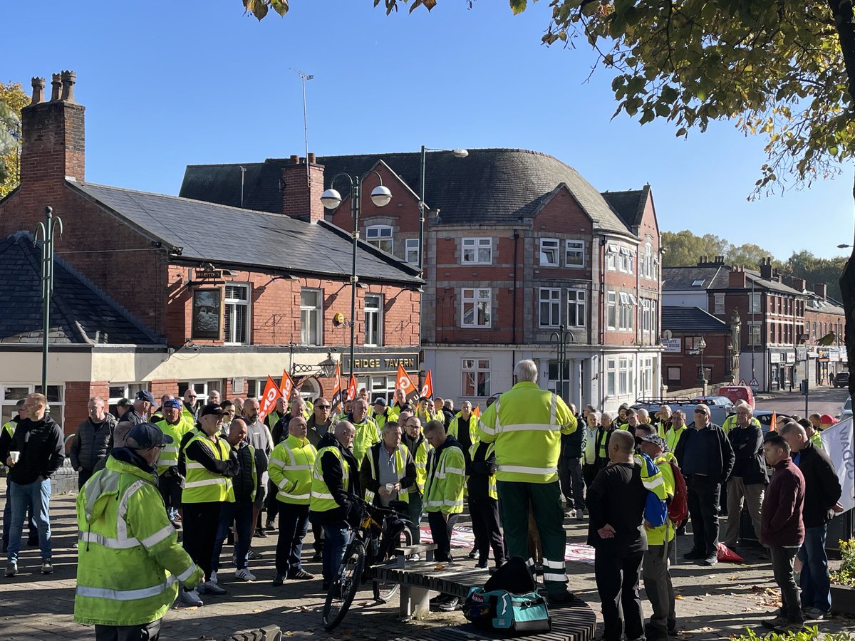 So proud to stand with our Brothers and Sisters from @gmbnwi as they continued their strike action at Polyflor this morning in Radcliffe!

The workers that make the profit for the company deserve a pay rise! 

These workers will win!

<a href="/GMB_union/">GMB Union</a> <a href="/UsdawUnion/">UsdawUnion</a> #Solidarity