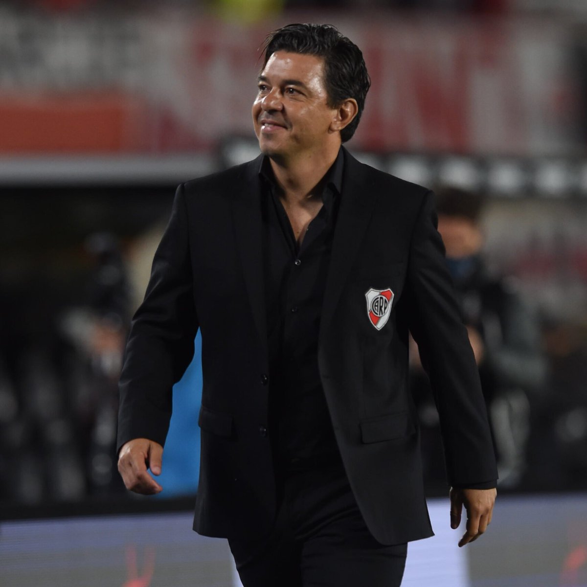 Marcelo Gallardo nos viene acompañando en todos los procesos de nuestra vida. Terminamos estudios, relaciones, perdimos familiares, vivimos momentos buenos y malos pero siempre estaba él en el banco de nuestro club. Es el adiós más difícil de la historia, que sea un hasta pronto.