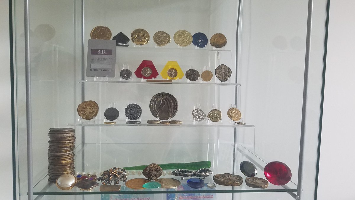 PropTreasure's tweet image. Some of my movie/tv show prop coin, currency and treasure collection.

#Props 
#MovieProps