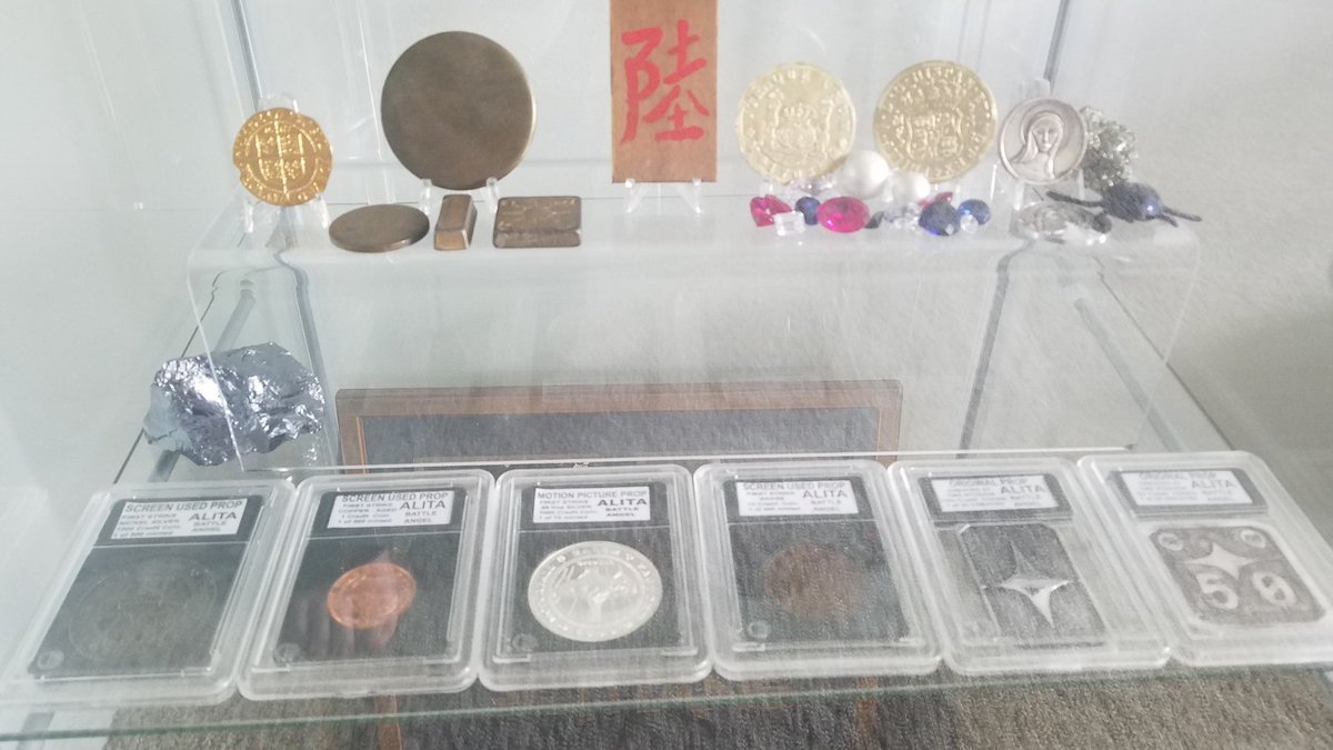 PropTreasure's tweet image. Some of my movie/tv show prop coin, currency and treasure collection.

#Props 
#MovieProps