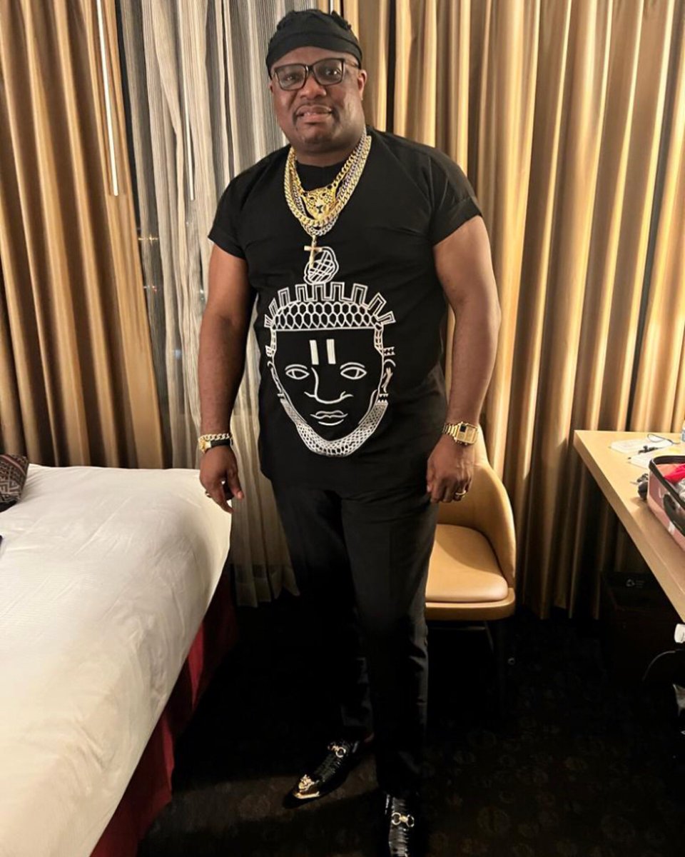 Entdaily001's tweet photo. Dr Kester Okechukwu Ezuma, also known as Mr. Infinite, is a Nigerian record Label Executive. He is the founder and the CEO of ‘Infinite Music &amp; Entertainment’ and He signed  and managing American-Nigeria singer, @AdaKingOfficial 🎸

Read more about Dr Kester Ezuma ⬇️ (thread) https://t.co/Nh4RzHTBm2