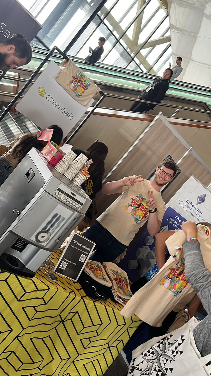 anak14's tweet image. Conocí este proyecto súper interesante @chainsafeth en el @efdevcon!

Si quieres aprender más sigue a @lodestar_eth, @chainsafeGaming, @buildwithsygma #Devcon #chainsafe 

Son miles los protocolos del ecosistema de los cuales puedes aprender.