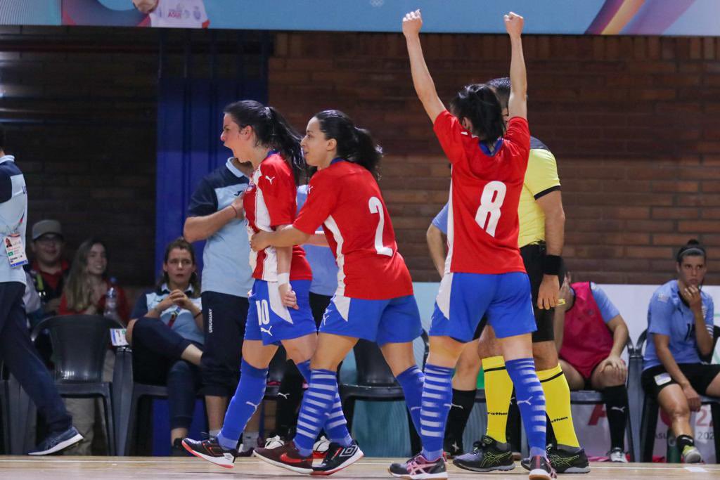 RHarrisonP's tweet photo. ¡El oro es para la @Albirroja de @FutsalAPF🥇!

La #AlbirrojaFutsalFIFAFEM se queda con la presea dorada en @asu2022oficial

Muchas felicidades a las jugadoras, a la DT Nadia Rodas y su cuerpo técnico por este gran logro. 

¡Tercer oro que aporta el fútbol al #TeamParaguay!⚽️🙋🏻‍♀️🇵🇾 https://t.co/OC8VKzBS9U
