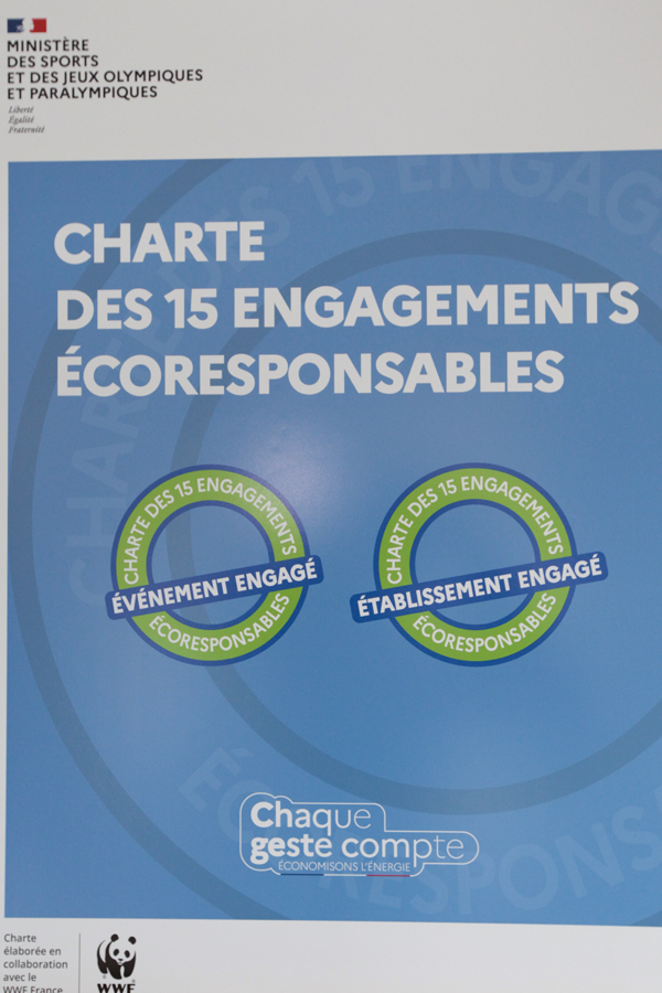 FFSNW's tweet photo. #Engagement
Signature de la Charte des 15 Engagements écoresponsables des Grands Evénements Sportifs entre @AOC1978 et @patricemartin12 pour l'Euro 2023 de #Wakeboard #Wakeskate et #ParaWakeboard Cable
>>> Plus : https://t.co/oQxXrFx7HU
#Environnement #Inclusion #Egalite https://t.co/mcoM3JoJza