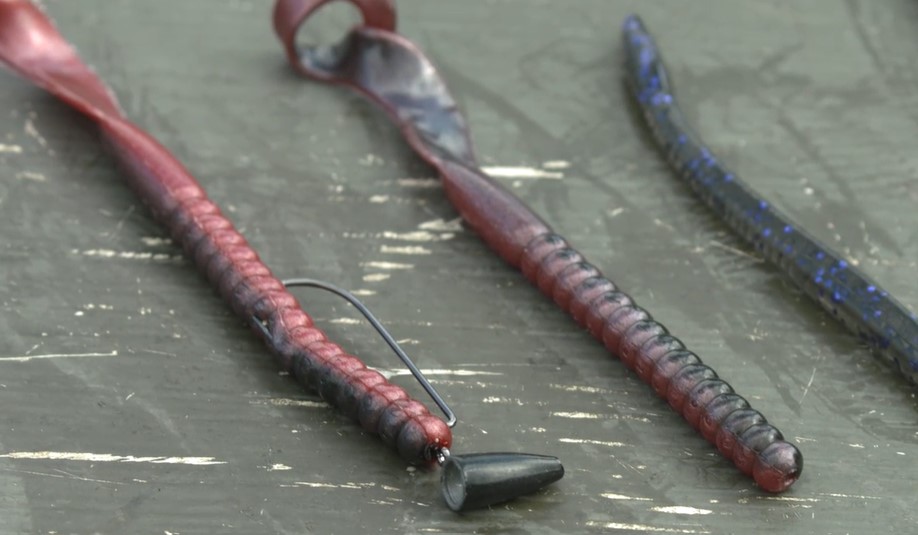 FL_Sportsman's tweet photo. Worms have been the most popular soft-plastic bait for bass for decades. There is a huge variety of colors and styles, and two of the best ways to tempt fish are with a Texas-style rig and a shakyhead. Catch tips at https://t.co/RRKFC2yQ02. @Streamlight. #BassFishing #PlasticWorm https://t.co/DM08afu1hJ