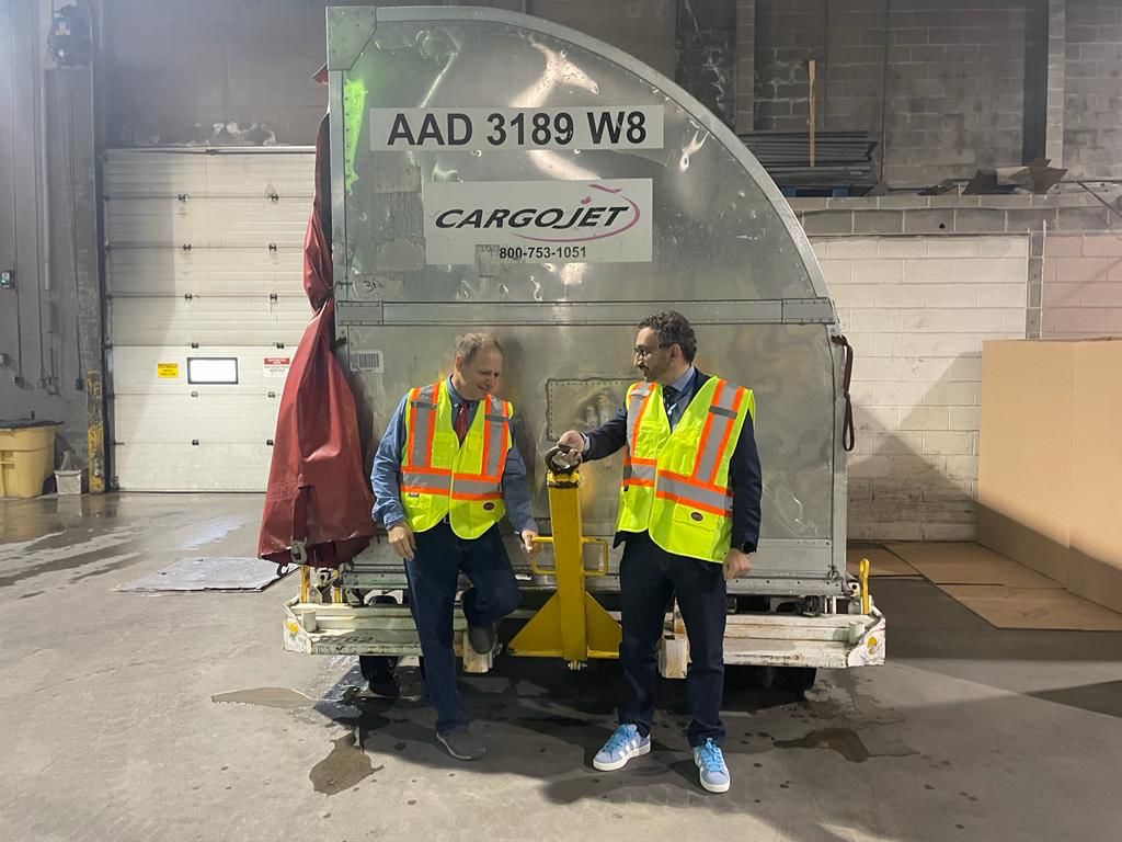 OmarAlghabra's tweet photo. We are in Winnipeg to announce new initiatives to cut red tape, eliminate outdated regulations, &amp; make shipping easier. This includes enabling Transport Canada to offer digital service delivery to transport operators in all modes, saving time &amp; money.
https://t.co/4zavKFxP4C https://t.co/p5qJZwthMR