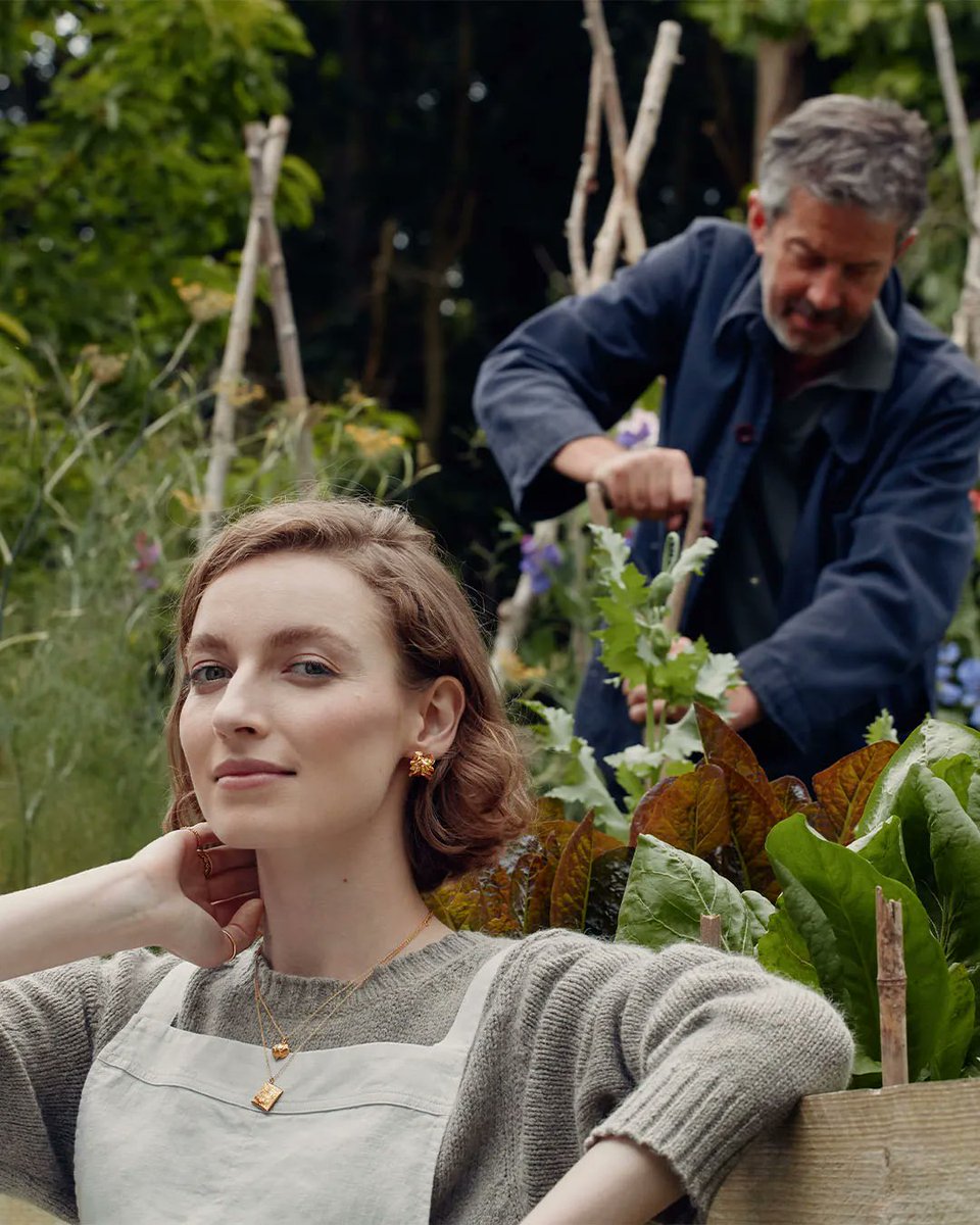 Can you spot a familiar face hard at work in the background?! 👀

We couldn't resist getting Alex involved in our latest photoshoot and there was no encouragement needed since it was in the garden! 

Discover more: bit.ly/3Cv29Mr 👨🏽‍🌾