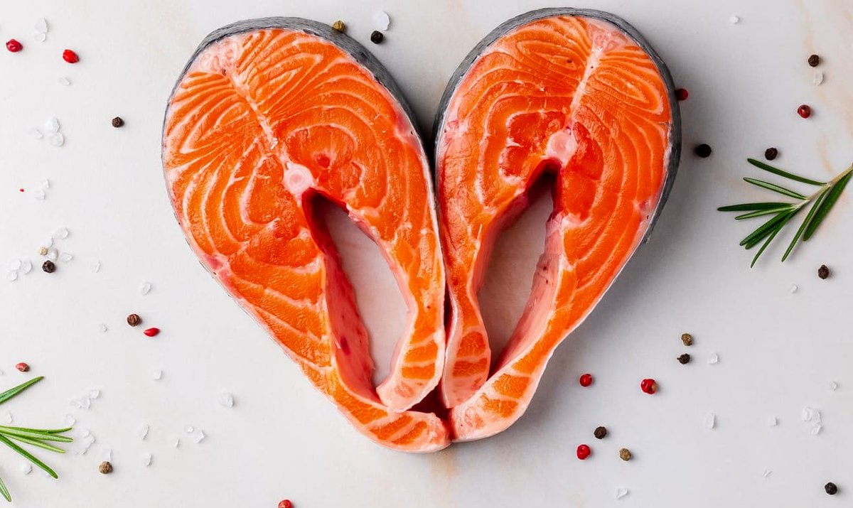 Happy National Seafood Month! Adding oily fish to a baseline healthy food matrix has been shown to lower CV risk. Read more about substituting saturated fat with various other sources and the related CV benefit: ncbi.nlm.nih.gov/pmc/articles/P…