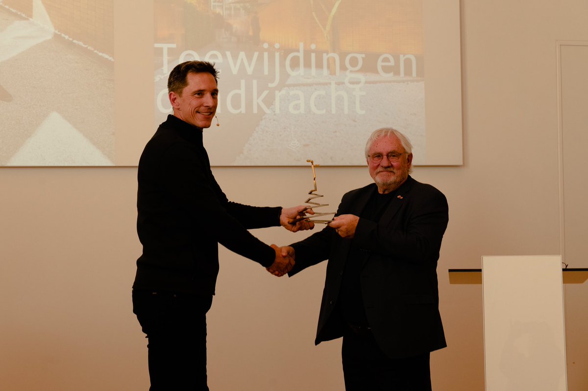 ‘Magnifiek ontwerp met een indringende, universele boodschap’. Stichting Nederlands Auschwitz Comité wint de Gouden Piramide.