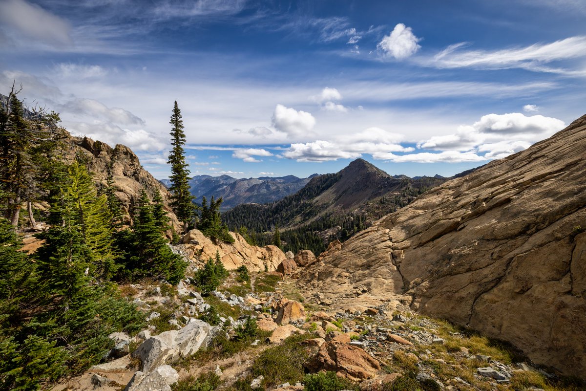 GeoffreyPrints's tweet photo. Descending into the beautiful Valley from Ingalls Peak

https://t.co/0kphshtgbx

#ingalls #pnw #Washington #hiking #climbing https://t.co/YPaYg7LYhU