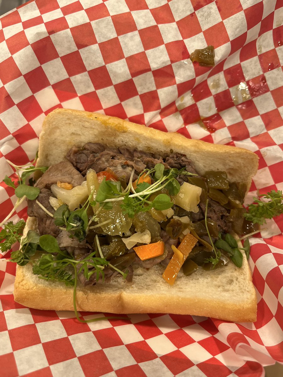 StIgnatiusQuest's tweet photo. This is the kind of lunch day that makes you feel all warm inside!
Ribs, MacNCheese, Italian Beef ๐๐โบ๏ธ
#quest #QuestFoodIsTheBestFood #TullyHall #DamenHall #SaintIgnatius #Lunchtime https://t.co/HE1nolx7Jl