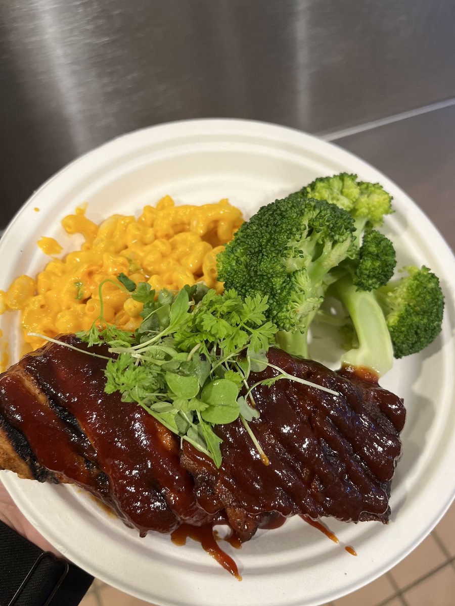StIgnatiusQuest's tweet photo. This is the kind of lunch day that makes you feel all warm inside!
Ribs, MacNCheese, Italian Beef ๐๐โบ๏ธ
#quest #QuestFoodIsTheBestFood #TullyHall #DamenHall #SaintIgnatius #Lunchtime https://t.co/HE1nolx7Jl