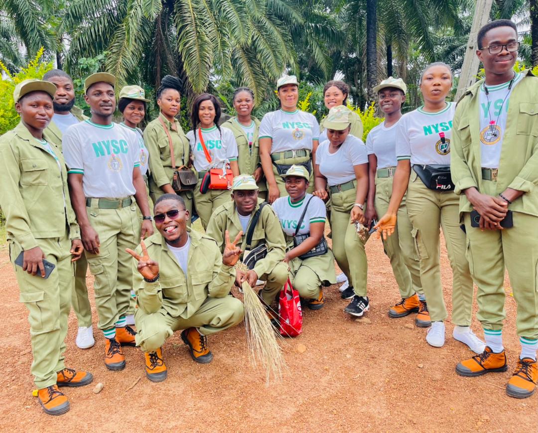 Nysc_Ilaramokin's tweet photo. Throwback to when the Ilara-mokin CDS group sent a delegation of corps members to sensitize and inspire the students of The Apostolic High school, Ilara-mokin. 

#ThrowbackThursday 
#NYSC
#NYSCIlaraMokin
#NYSCIfedore
#NYSCOndo
#IlaraMokinCDS https://t.co/3xDJQ0Pxsw