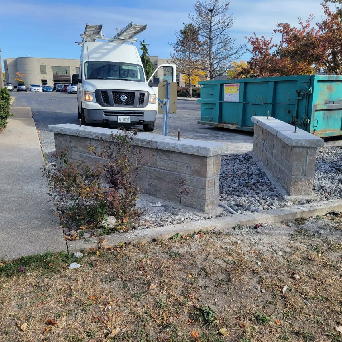 pjmasonry's tweet photo. Completed this #stone #retainingwall for our client's business sign.  #yqg #windsorontario #customwork #customdesign #architect #customwork #construction #realestate #masonry #contractor #instahome #stonework #homeimprovement #buildingdesign #designbuild #stonewall #craftsmanship https://t.co/wV262ViA93