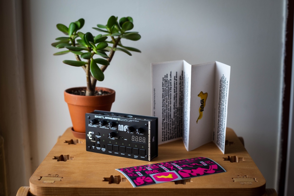 bastlinstrument's tweet photo. This is the final evolution of our fan-favorite instrument.
BASTL Microgranny Monolith. 👵🏼
The first 400 units come with a special sticker set and the letter written by Bogdan himself ❤️
The list of our retailers is in the link in the bio! 🛒
#sampler #bastl #microgranny https://t.co/A9P7CA9CTO
