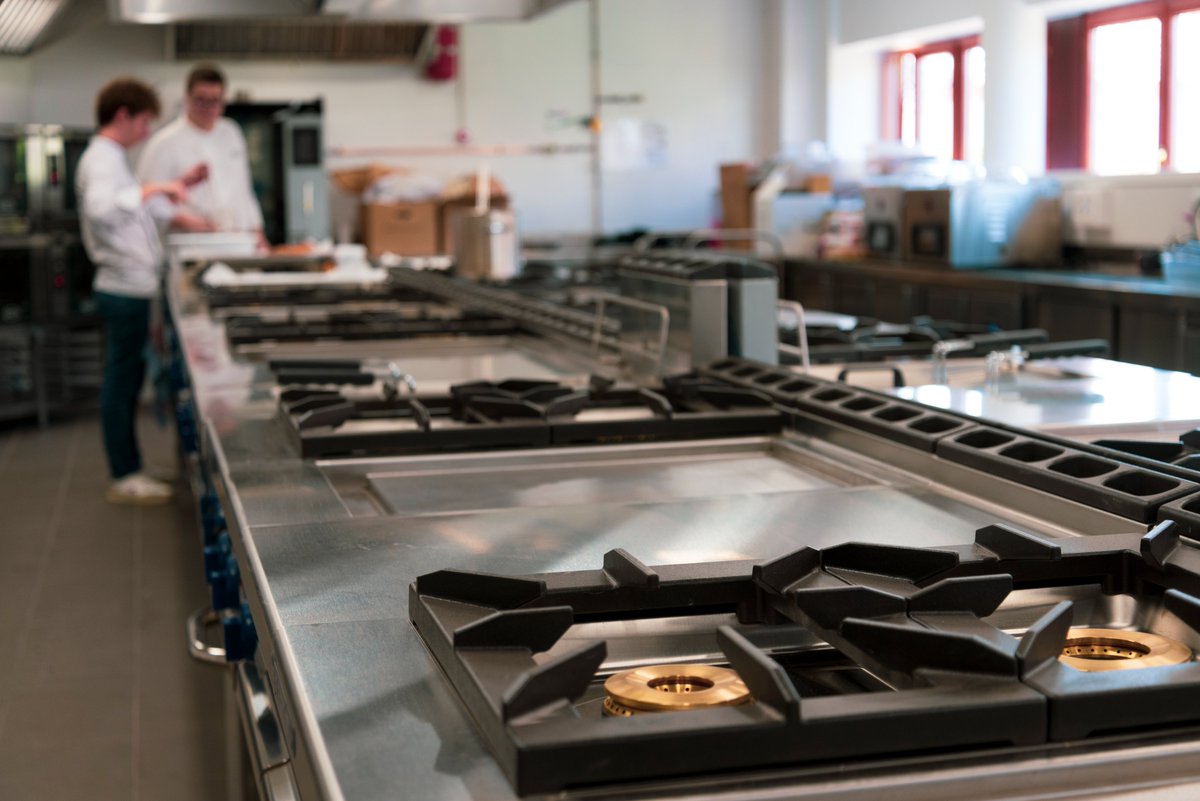 bculinary's tweet image. 💫 Compartiendo conocimiento. Participamos en la inauguración del Centro de Tecnificación Gastronómica en el Palacio de Valdeparaíso de Almagro. El centro ha contado con la asesoría de #BasqueCulinaryCenter en el diseño de los espacios educativos y programas formativos