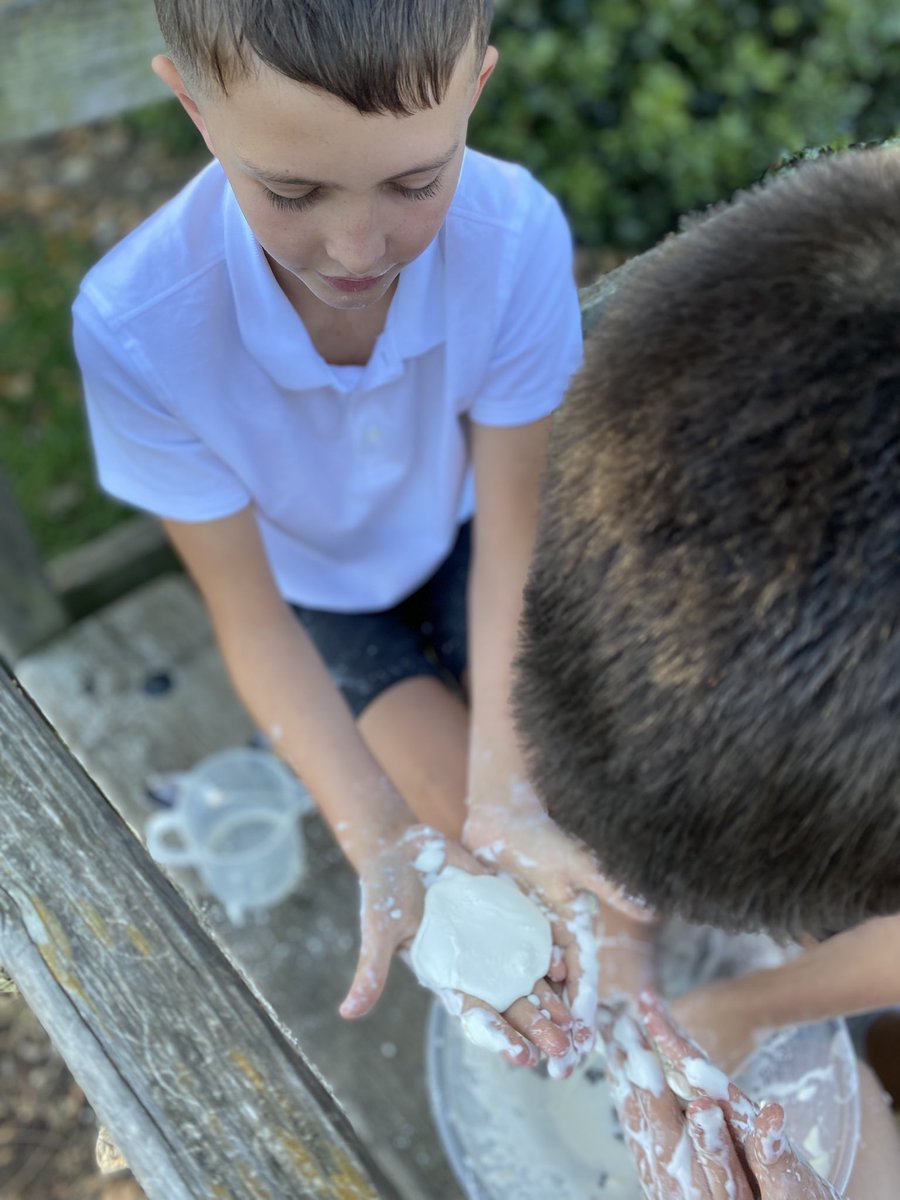 CarltonPuma's tweet photo. Too much fun with Oobleck! Oobleck is a non-newtonian fluid. That is, it acts like a liquid when being poured, but like a solid when a force is acting on it. You can grab it and then it will ooze out of your hands. @CarltonTigers1 #excitingexperiments #scienceclub https://t.co/vRTVQCYmCa