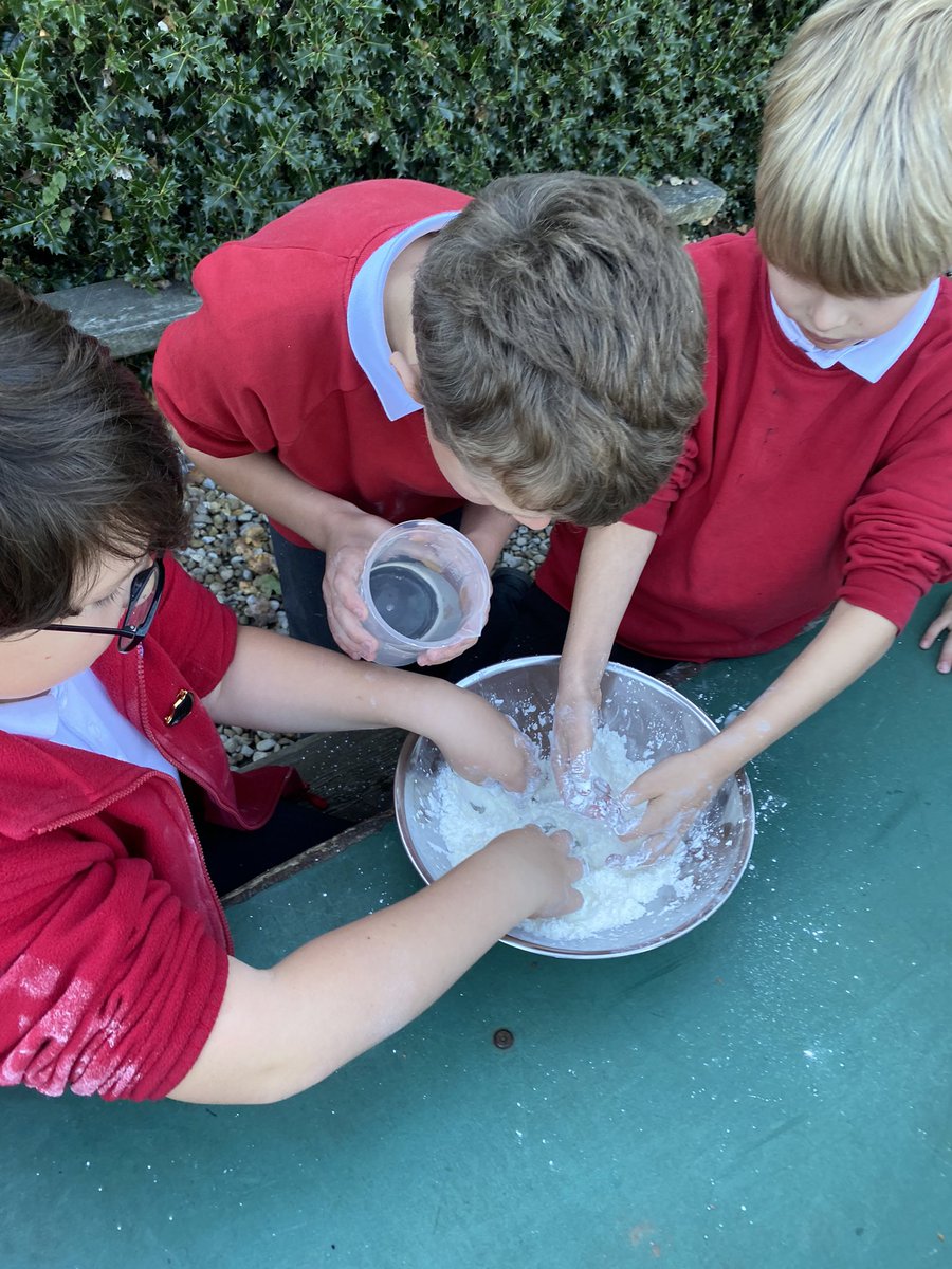 CarltonPuma's tweet photo. Too much fun with Oobleck! Oobleck is a non-newtonian fluid. That is, it acts like a liquid when being poured, but like a solid when a force is acting on it. You can grab it and then it will ooze out of your hands. @CarltonTigers1 #excitingexperiments #scienceclub https://t.co/vRTVQCYmCa