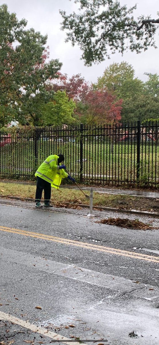 truthshallnlwh's tweet photo. Rainy but beautiful day in the Clean City! #FreshforFall Cleanup on West Virginia Ave and Mt. Olivet Rd NE. Special thanks to @DCDPW, @DMOIDC, @dcra, and @_DCHealth to make a #TrashFreeDC! https://t.co/EQawWuaS0X