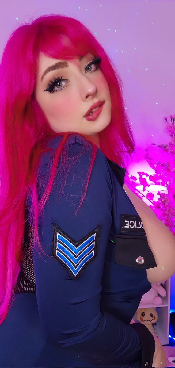 JazzyFoxe's tweet photo. ❤️ this post if you like side boob 😳 https://t.co/uBdI1Z3IXD