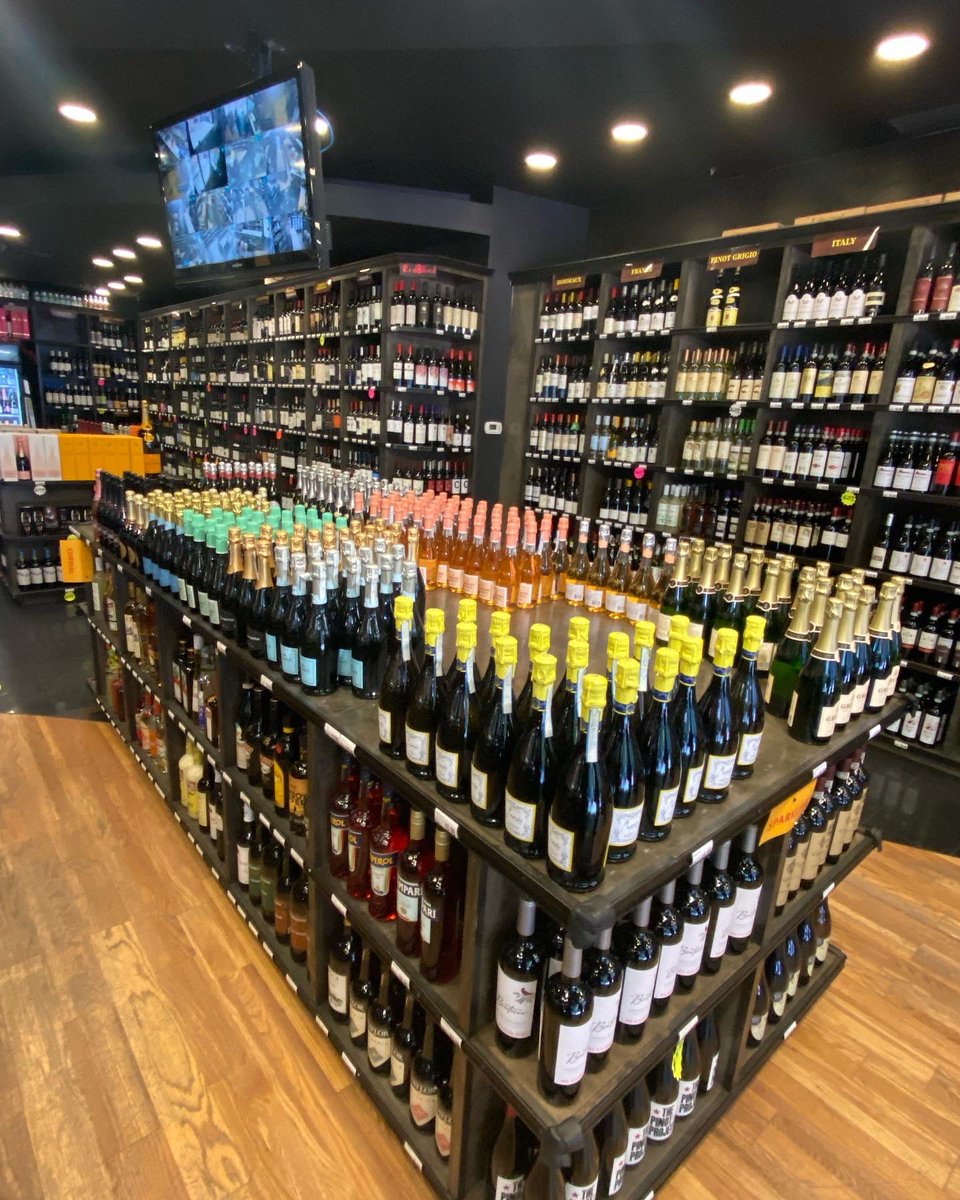 Definitely the place to be for Cave de Ribeauvillé wines in NYC ( Manhattan, Brooklyn, Bronx...)Once again, 3 days to work on the market with sales rep. Many placements and so glad about great welcoming my wines in almost all places.
🥂 Cheers