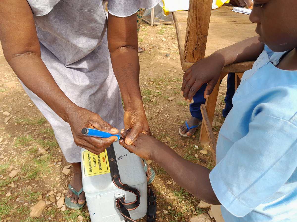 2ème tour de la campagne de vaccination de riposte contre la #polio. A Kpélé Élé, région des Plateaux, Déla et Koffi ont reçu leurs gouttes du vaccin #NVPO. Ils sont désormais protégés contre la #poliomyélite. #CAMPOLIO2022