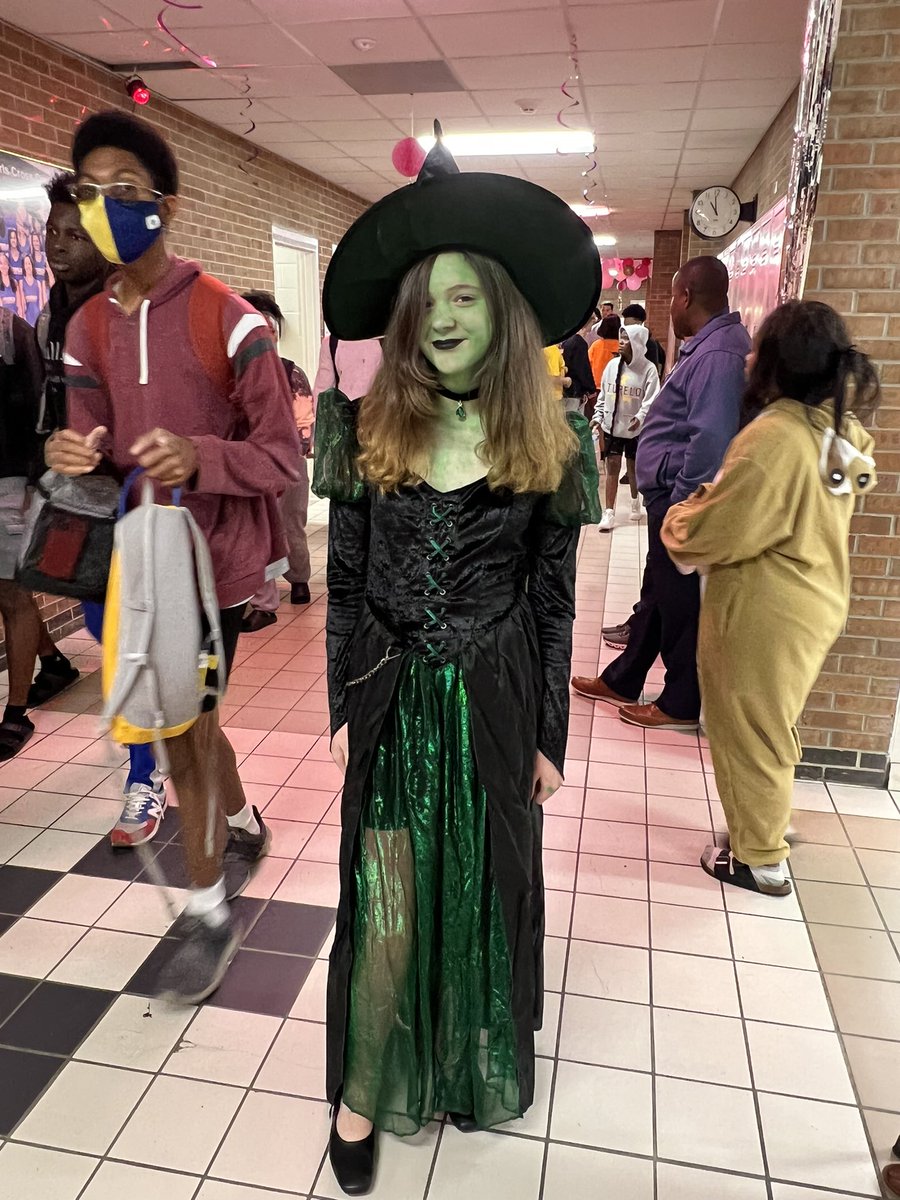 THSSpiritClub1's tweet photo. It’s Trick or Treat Thursday! #tuphoco https://t.co/1VJe8hPelC