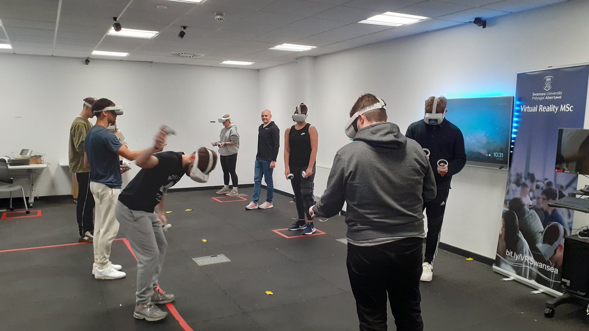 LMasonSU's tweet photo. Still love being witness to students first virtual reality experience. Great first session of the new academic year this morning @SUSportsScience #AnatomyEd #VR "this is epic" "OMG I'm like in here" https://t.co/uWSWXsXR3x
