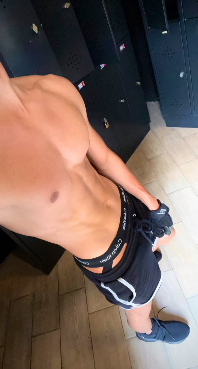 Hello Twitter! My first pic. What do you think? 💕💕

#twink #gay #gaydutch #gayboy #gaytwink