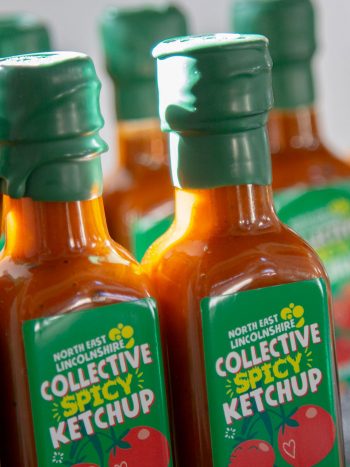 food_lincoln's tweet photo. We love #EdibleGrimsby ! Esp Collective Ketchup @Beatroot45 grown by the community!
More on the blog -https://t.co/biakXlC9AJ
Thank you for all your work and awesomeness! @NELincsChaplain @AllotmentCooks @GreenFuturesGY @northbankforum @SectorSupport #GrowCookShare #LincsConnect https://t.co/HTMfQnaYww