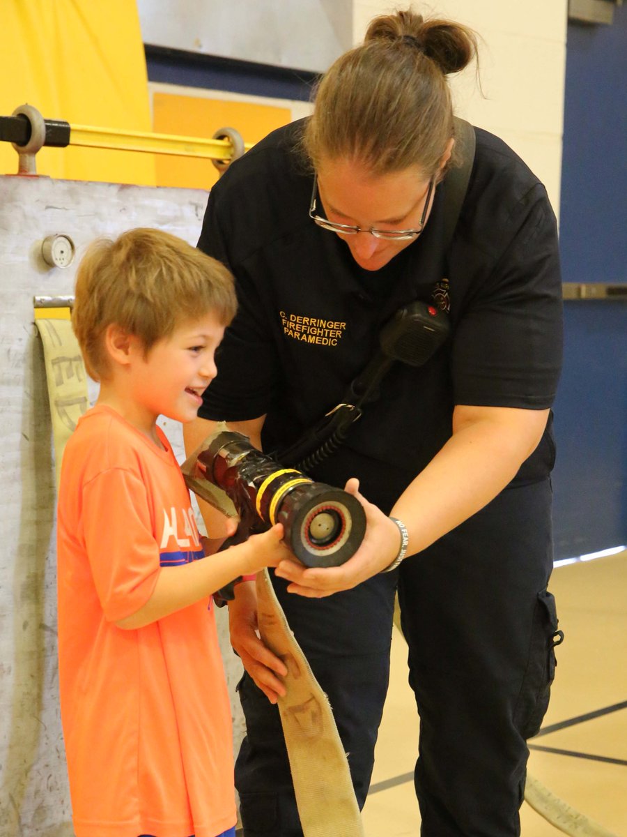 AHISD's tweet photo. 🚒 It's Fire Prevention Week and our @HowardAHISD students learned what to do in an emergency with help from the @cityofah/Alamo Heights Fire Department. We're grateful to these community leaders for spending the morning teaching our youngest learners! 🚒 #NoPlaceLikeAHISD https://t.co/Zg2gGP0mgE
