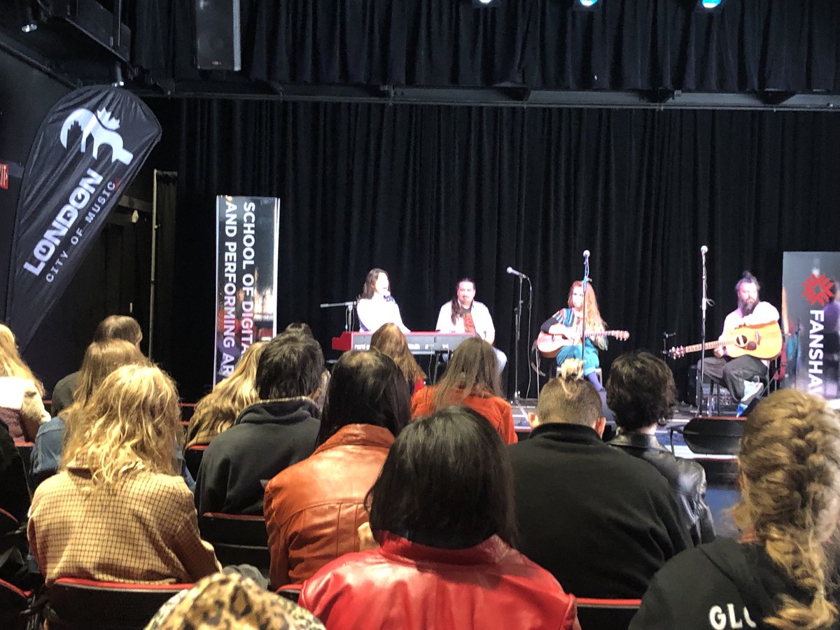 Here we go. Welcome to ⁦<a href="/folkmusicon/">Folk Canada</a>⁩ 2022!

Excited to welcome ⁦<a href="/emilyjeanflack/">Emily-Jean Flack</a>⁩ ⁦<a href="/JoulesTheFox/">Joules the Fox</a>⁩ &amp; ⁦<a href="/statusnonstatus/">Status/Non-Status</a>⁩ to our 1st UNESCO Cities of Music Writers in the Round. A special thx to ⁦<a href="/CBCLondon/">CBC London</a>⁩ ⁦@FanshaweSDPA⁩ &amp; LCRN funding.