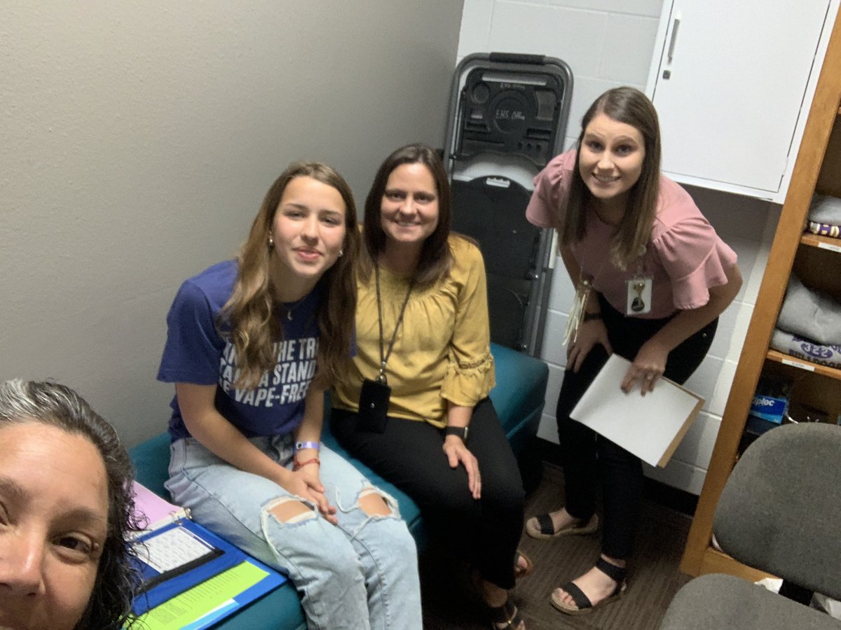 EW_challengers's tweet photo. ⭐️EISD Counselors and GT Coordinator met with our very own @TxSayWhat Teen Ambassador Z Pippin to hear about her upcoming projects and presentation ideas! https://t.co/gg6xLwTu0i