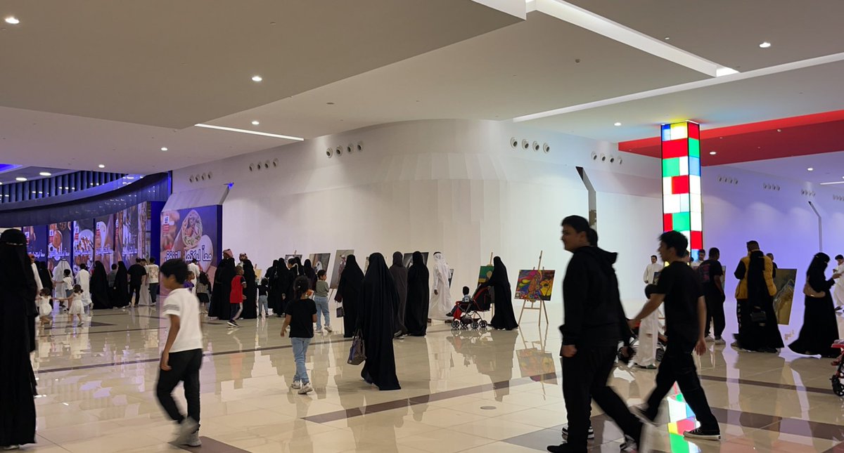 kfj_live's tweet photo. @OthaimKhafji 

تم افتتاح العثيم مول الخفجي ✌🏻. https://t.co/jJM0XuxGiv