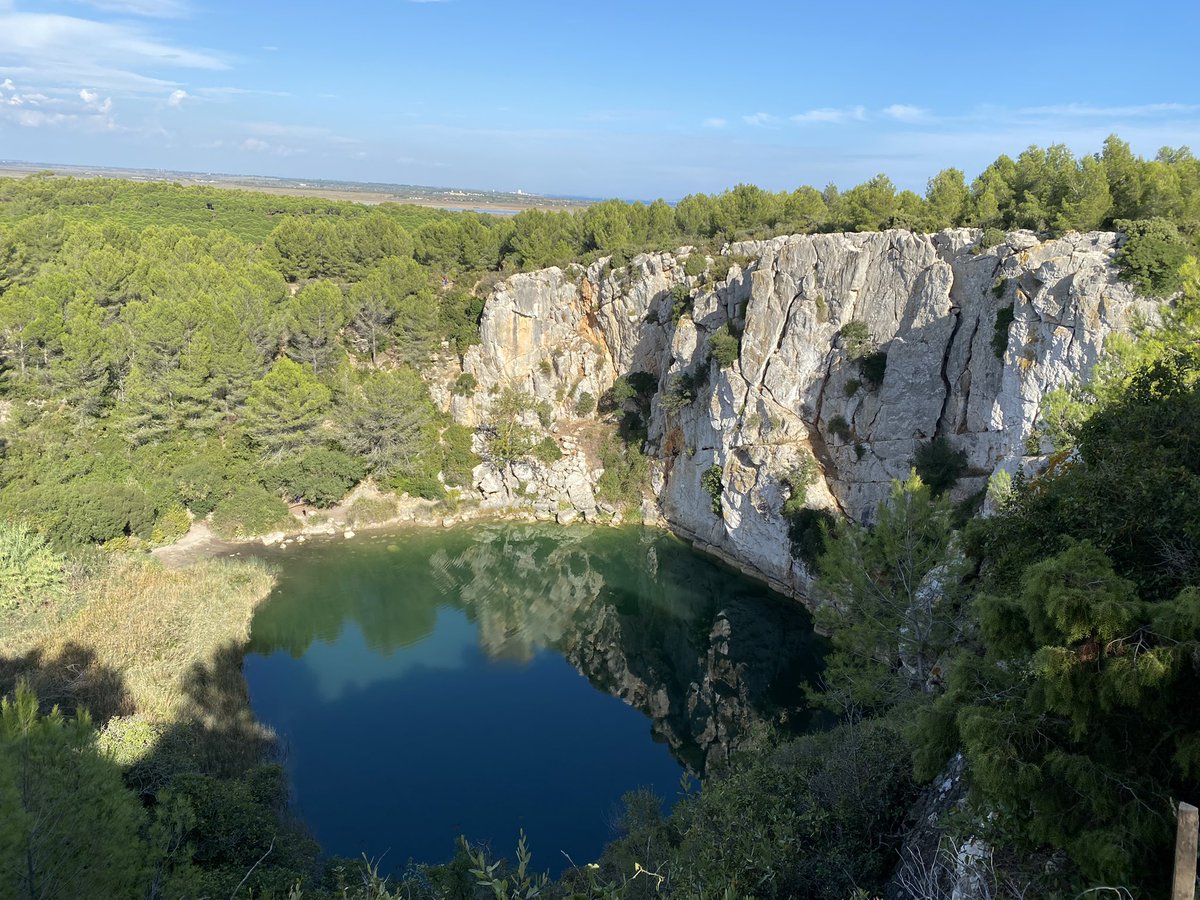 GeraldAriano's tweet photo. Sur @Ushuaia_TV je vous emmène découvrir le seul et unique #cenote en France. Il se trouve sur la commune de #fleurydAude dans le #massifdelaclape. Rdv en novembre dans #bougezvert @otnarbonne https://t.co/L41XTmHEz7