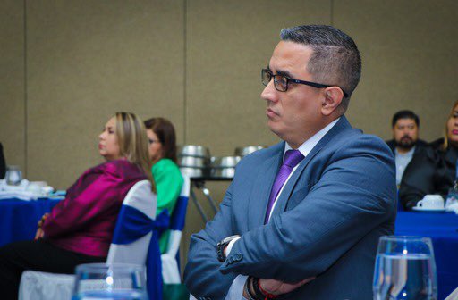 PDDHElSalvador's tweet photo. La conferencia brindada por el @TEG_ElSalvador estuvo a cargo del Dr. @MANUELVILLORIA1, especialista español en Ética Pública. A través de iniciativas como esta, el #ProcuradorDDHH #ApolonioTobar suma esfuerzos a su visión de generar #GobernabilidadEfectiva en servicio de #DDHH. https://t.co/oLapjyAUEp