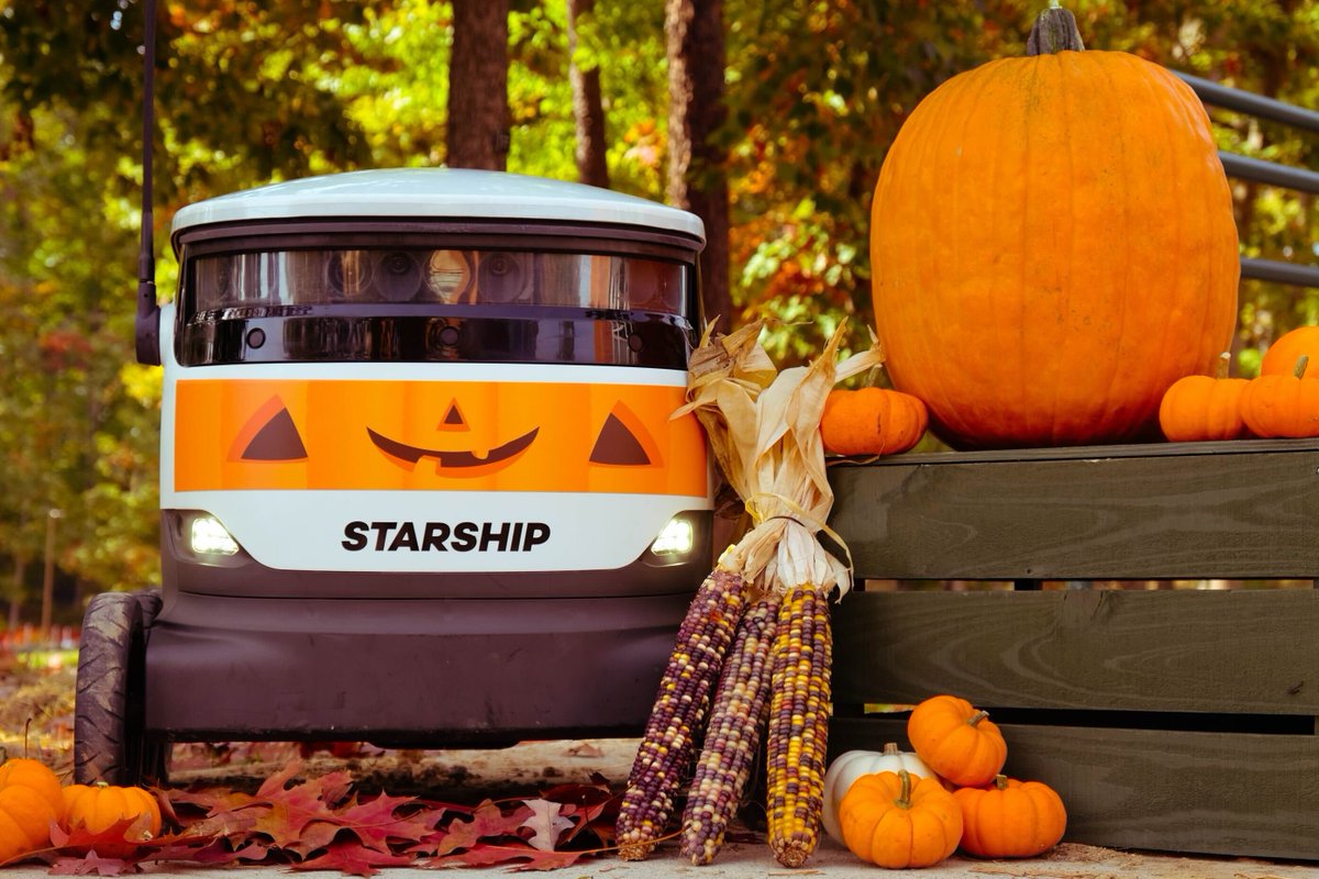StarshipRobots's tweet photo. How could you not ~ FALL ~ in love with the cutest pumpkin in the patch, #PumpkinBot? Have you seen this Jack-O-Bot around yet? 🤖🎃🍂 https://t.co/0xvKnjc7hx