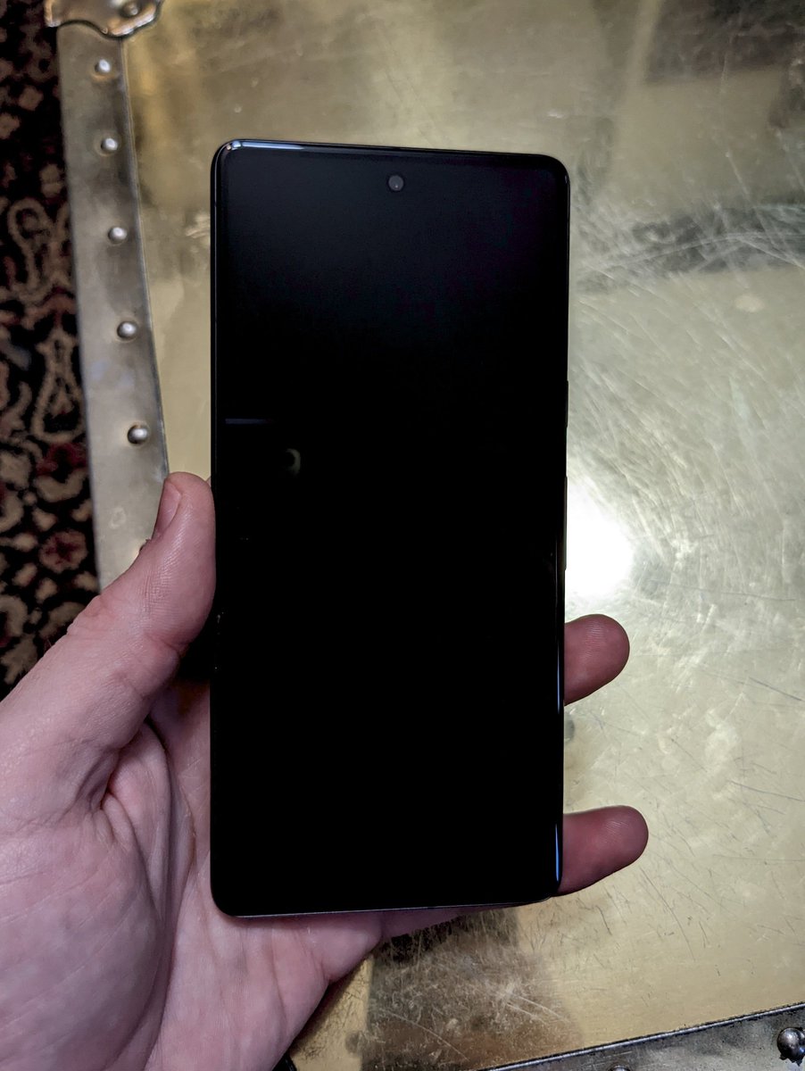 PIXEL 7 REVIEW: upon unboxing this phone I immediately beat an ape to death with a nearby femur and then converted Jupiter into a star.  A-